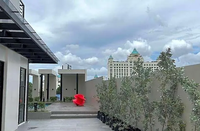 The Median Near It Park Cebu
